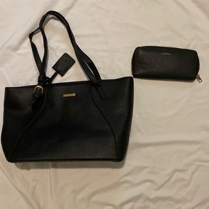 Black shoulder purse with matching wallet. Clean, never used, large
